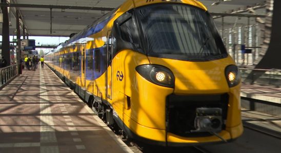 Neuer NS Intercity faehrt am Donnerstag nach Problemen mit der Tuer