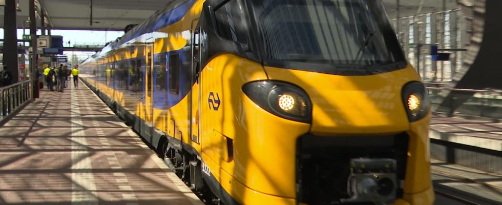 Neuer NS Intercity faehrt am Donnerstag nach Problemen mit der Tuer