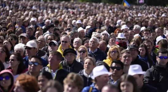 Papst fordert Ungarn in der Schlussmesse in Budapest auf Tueren