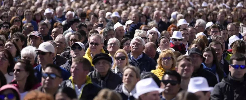 Papst fordert Ungarn in der Schlussmesse in Budapest auf Tueren