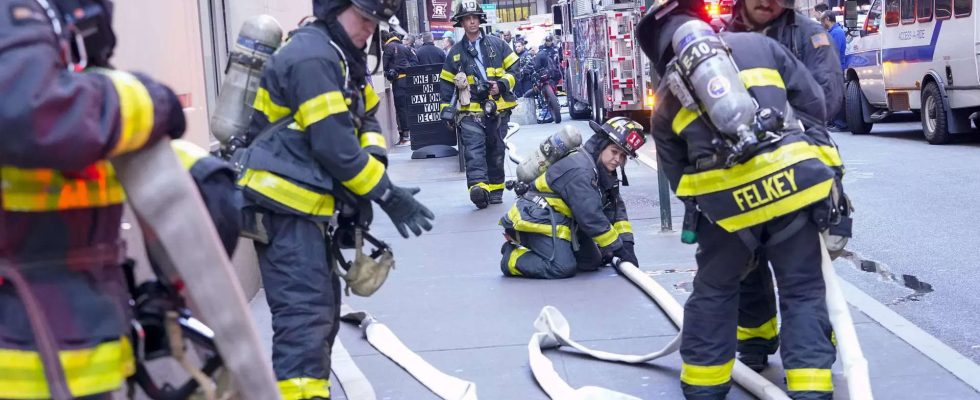 Parkhaus stuerzt in NYC ein und toetet 1 5 verletzt