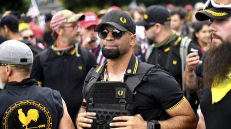 Proud Boys beschuldigen Trump fuer die Unruhen im Kapitol —