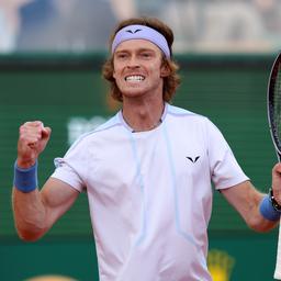 Rublev schlaegt Rune erneut und holt seinen ersten Masters Titel in