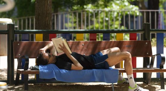 Spanien schwelt bei sommerlichen Temperaturen