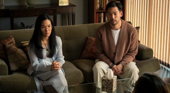 Steven Yeun und Ali Wong glaenzen in Netflix Dramoedie