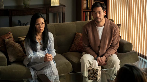 Steven Yeun und Ali Wong glaenzen in Netflix Dramoedie