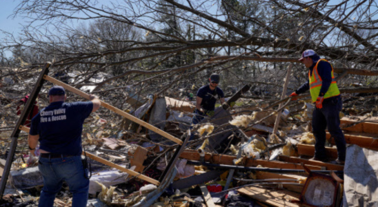 Sueden Mindestens 21 Tote nachdem Tornados den Mittleren Westen der