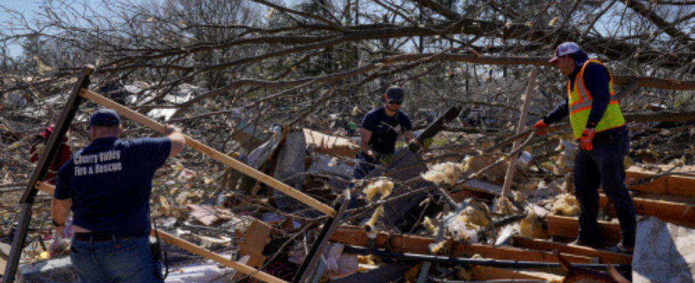 Sueden Mindestens 21 Tote nachdem Tornados den Mittleren Westen der