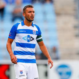 Vereinsikone Van Polen feiert siebzehnjaehriges Bestehen beim PEC Zwolle mit