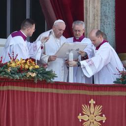 Videos Papst denkt in Osteransprache ueber Kriegs und Erdbebenopfer