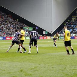 Vitesse erzielt den dringend benoetigten Sieg Van Hooijdonk fuehrt Heerenveen