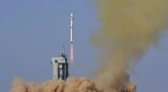 Von China gestarteter Satelliten wirft Muell in der Naehe von