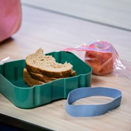 Wir kaufen seltener Mittagessen im Buero aber die Lunchbox ist