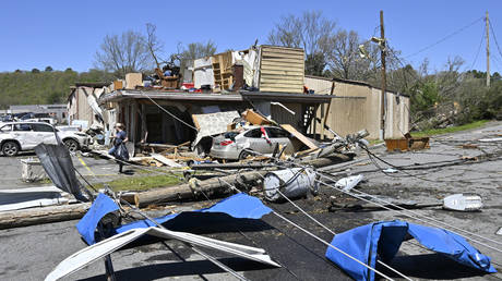 Zahl der Tornado Todesopfer in den USA steigt — World