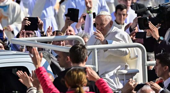 Zehntausende versammeln sich zur Papstmesse in Ungarn