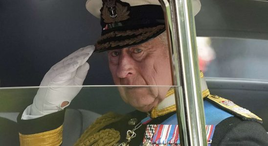 „Grossbritanniens wahrer Monarch erhaelt Einladung zur Kroenung