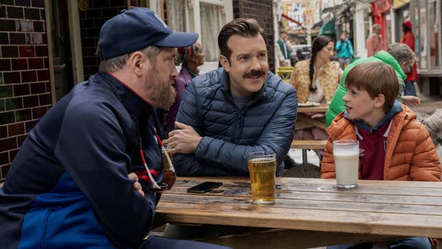 Brendan Hunt, Jason Sudeikis und Gus Turner in Ted Lasso