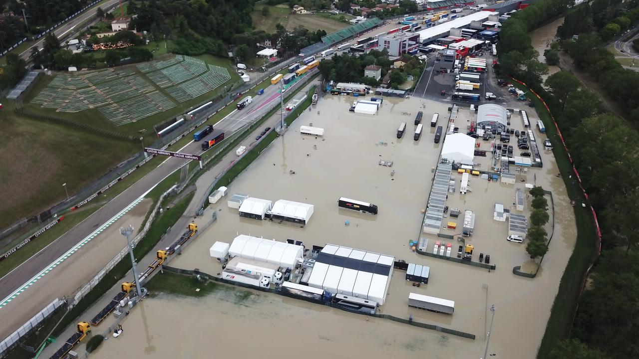 Beeld uit video: Dronebeelden tonen ondergelopen paddock van Formule 1-circuit in Italië