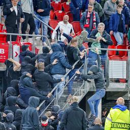 AZ Fans beim Spiel mit NEC aus Angst vor neuen Unruhen