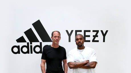 Adidas enthuellt Plaene fuer unverkaufte Kanye West Schuhe – World