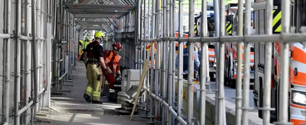 Beim Einsturz einer Fussgaengerbruecke in Finnland sind 27 Personen verletzt