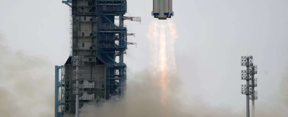 China startet Mission mit erstem Zivilisten zur Raumstation