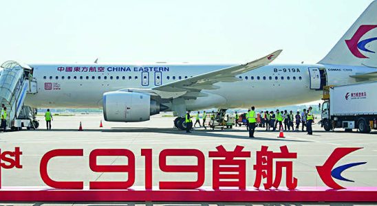 Chinas erstes selbstgebautes Passagierflugzeug absolviert seinen ersten kommerziellen Flug