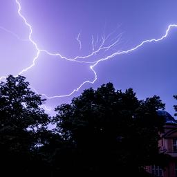 Code gelb in einem Teil des Landes Gefahr schwerer Gewitter