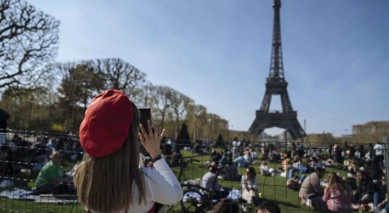 Das weltweit groesste Rechtschreibtestset fuer die Champs Elysees in Paris