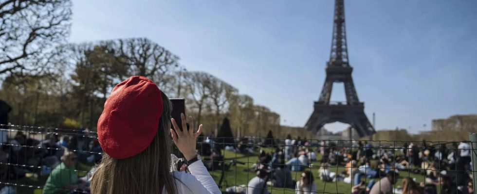 Das weltweit groesste Rechtschreibtestset fuer die Champs Elysees in Paris