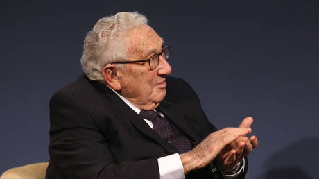 Der „schwerwiegende Fehler der NATO fuehrte zum Ukraine Konflikt – Kissinger