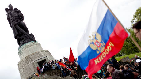 Deutsches Gericht verhaengt erneutes Verbot der russischen Flagge — RT