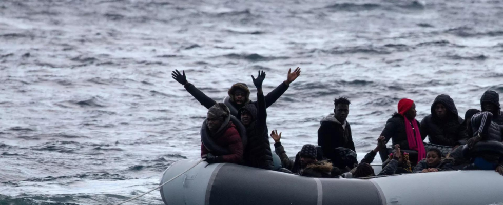 Die Zahl der Todesopfer durch den Untergang eines Fluechtlingsbootes vor