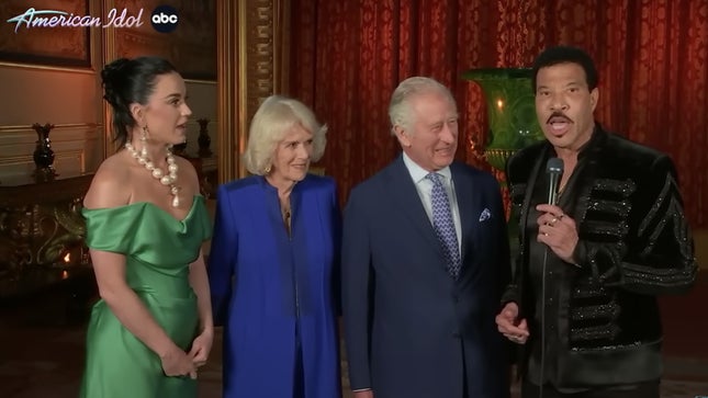 Die frisch gekroenten Charles und Camilla gingen zu American Idol