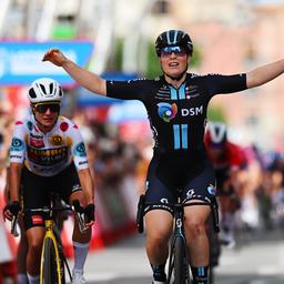 Etappensieg Charlotte Kool bei Vuelta Rotes Trikot faellt in die