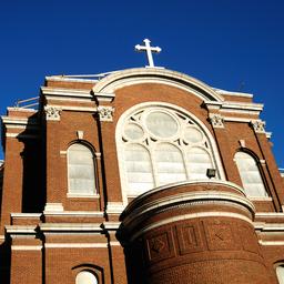 Fast 2000 Kinder in der katholischen Kirche von Illinois