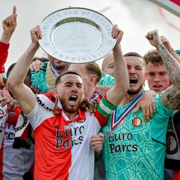 Fast eine Million Menschen sehen wie Feyenoord nach sechs Jahren