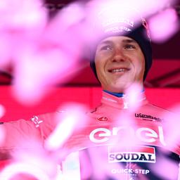 Giro macht nach Evenepoels Abgang beim Kontakt mit Fahrern Gesichtsmasken