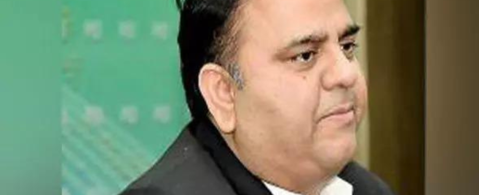 Imran Khans enger Vertrauter Fawad Chaudhry verlaesst die PTI Partei