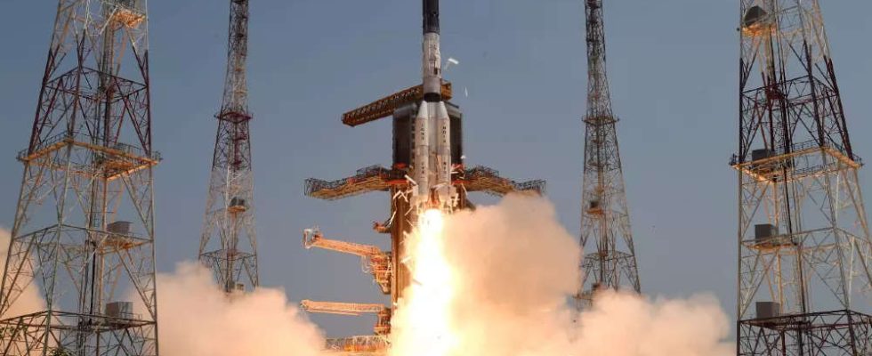 Indien startet und bringt seinen ersten Navigationssatelliten der 2 Generation