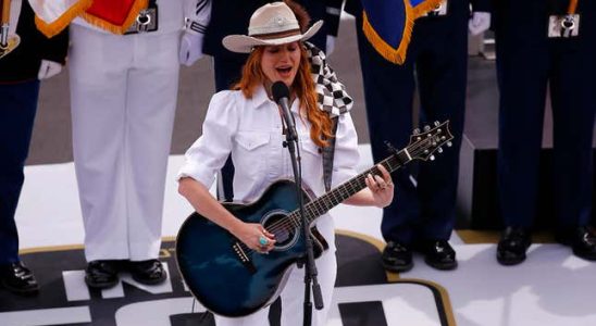 Jewel liefert akustischen Touch zu „The Star Spangled Banner