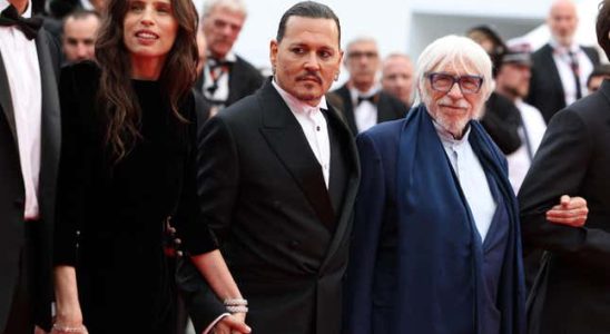 Johnny Depp kommt inmitten eines schrecklichen Sturms in Cannes an