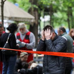 Junge 13 der Kinder in einer serbischen Schule getoetet hat