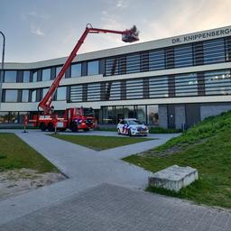 Jungen und Maedchen zu Geldstrafe verurteilt weil sie den Sonnenaufgang