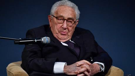 Kissinger aendert seine Meinung zum NATO Beitritt der Ukraine – World