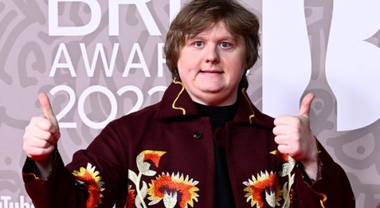 Lewis Capaldi erhaelt zu seinen Ehren eine gruselige Statue an