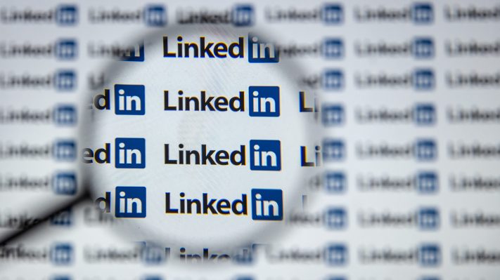 LinkedIn bringt seine Verifizierungstools in Stellenanzeigen ein und fuegt neue