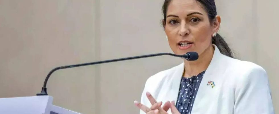 Mann wegen Drohung mit Priti Patel in Grossbritannien inhaftiert