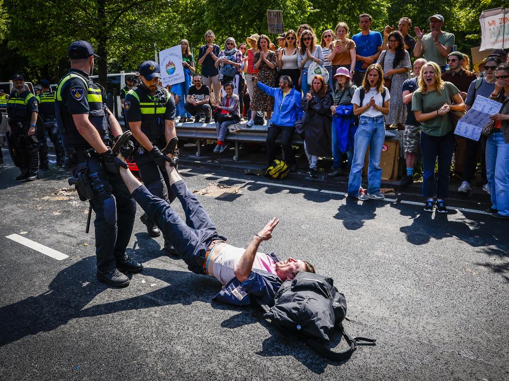 Mehr als 1500 Festnahmen an der Klimablockade A12 40 Aktivisten