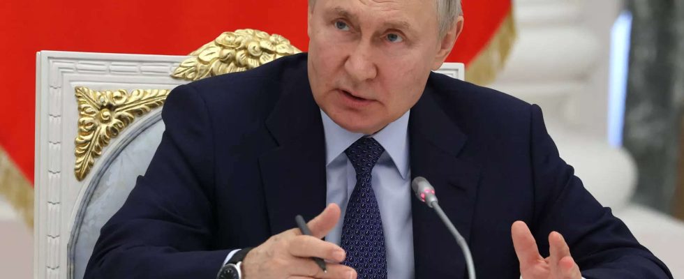 Moskau Putin kritisiert die Ukraine als Drohnen Moskauer Hochhaeuser angreifen